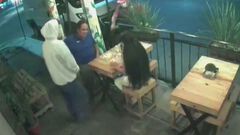 Captan asalto a clientes de un restaurante en...