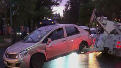 Vuelca auto tras chocar con taxi en CDMX; hay...