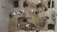 Hallan en Perú tumbas con restos de predeceso...