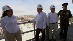 AMLO recorre la Refinería Olmeca de Dos Bocas