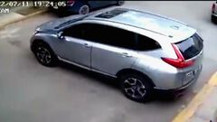 Roban camioneta con lujo de violencia en Cuau...