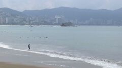 Densa bruma cubre gran parte del Puerto de Ac...