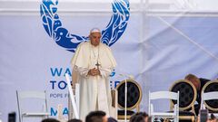 Papa Francisco oficia misa en el estadio de E...
