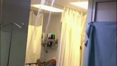 Lluvia se filtra y moja a pacientes del Hospi...