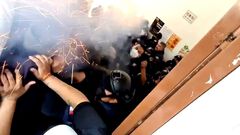Al menos 200 intoxicados con gas lacrimógeno,...
