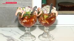 Turistas disfrutan de los cocteles jarochos e...