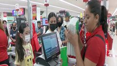 Padres de familia se anticipan con compras de...