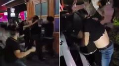 Captan pelea entre varios jóvenes afuera de b...