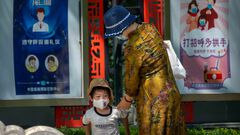 Miles de turistas, varados en isla de China p...