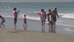 Familias disfrutan de la reapertura de Playa ...