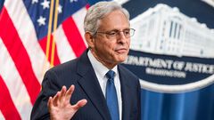 Fiscal de EUA reconoce al FBI tras allanamien...