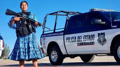 Se gradúa en Chihuahua Liliana Moreno, la pri...