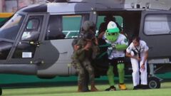 Usan helicóptero de la marina para transporta...
