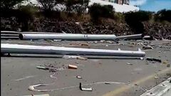 Vuelca en Querétaro camión que transportaba p...