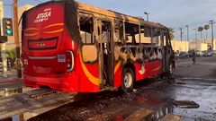 Hombres armados incendian autobús de pasajero...
