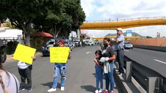 Familiares de Ericka Guerrero bloquean la aut...