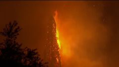 Bomberos combaten incendio en la Sierra de la...
