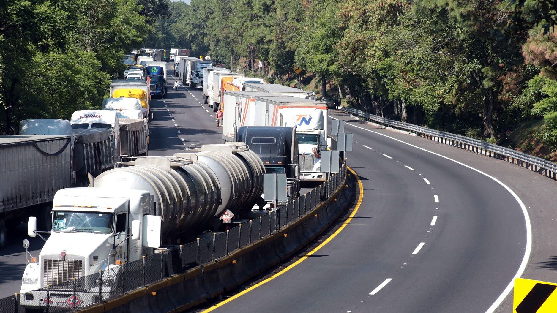 Localizan Cuerpo de Mujer en Autopista México-Cuernavaca