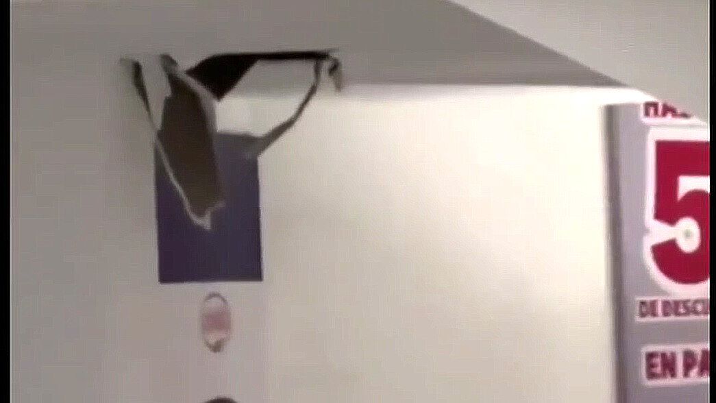 Mujer Cae de Tercer Piso en una Plaza Comercial | N+