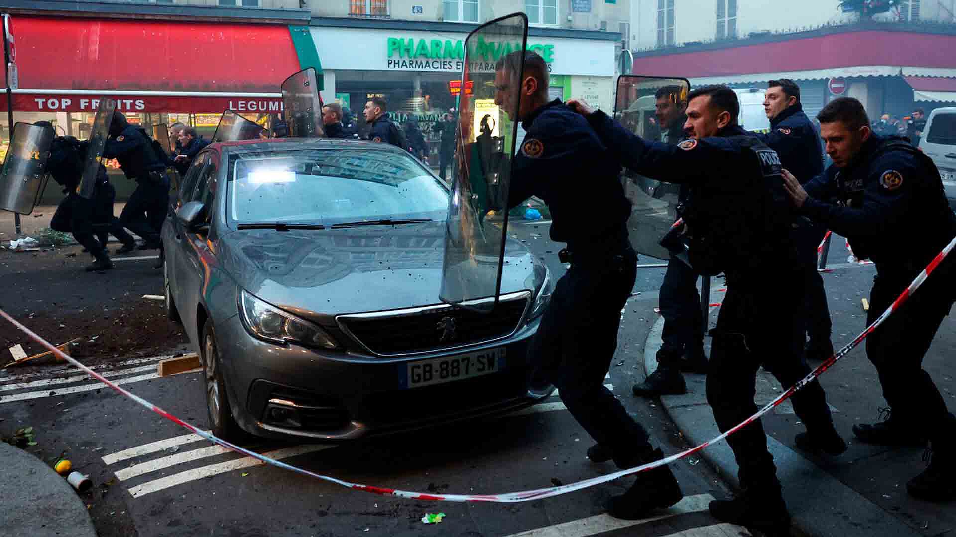 Se Enfrentan Policías y Manifestantes en Francia tras Tiroteo