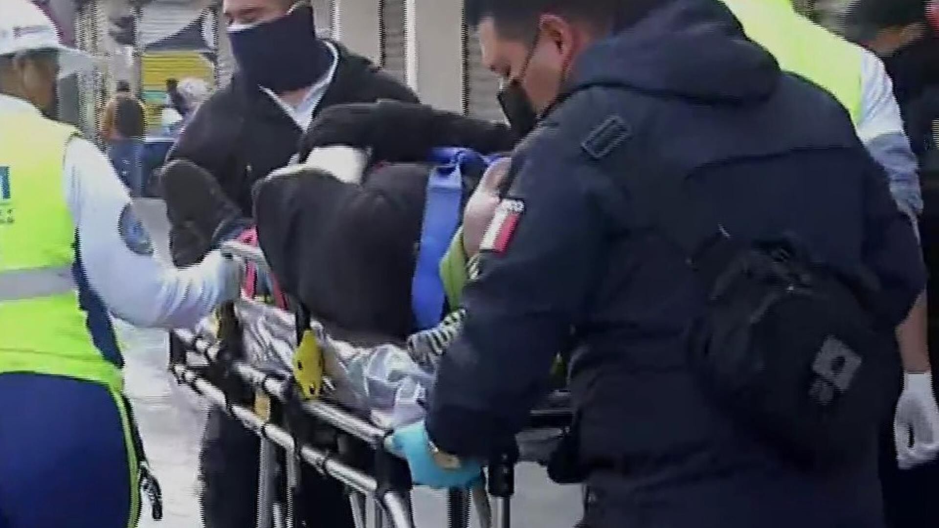 Hombre Pierde la Movilidad al Caer en el Centro de la CDMX | N+