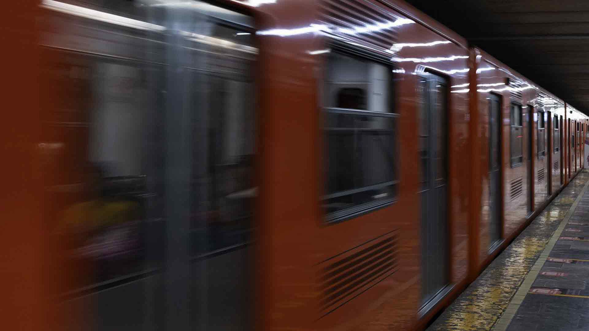 Investigan a Mujer por Presunto Ataque al Metro