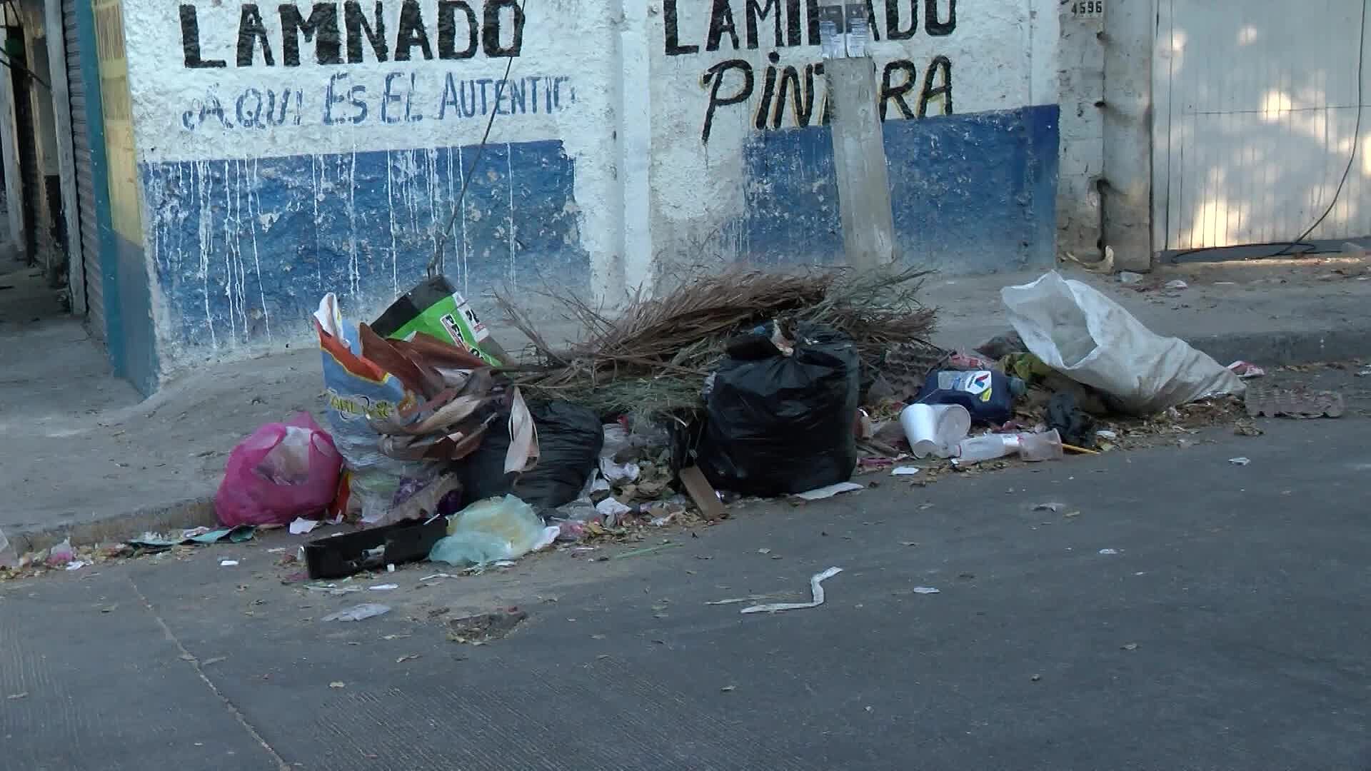 Basura Abundante en Calles de Colonias al Sur de Guadalajara | N+