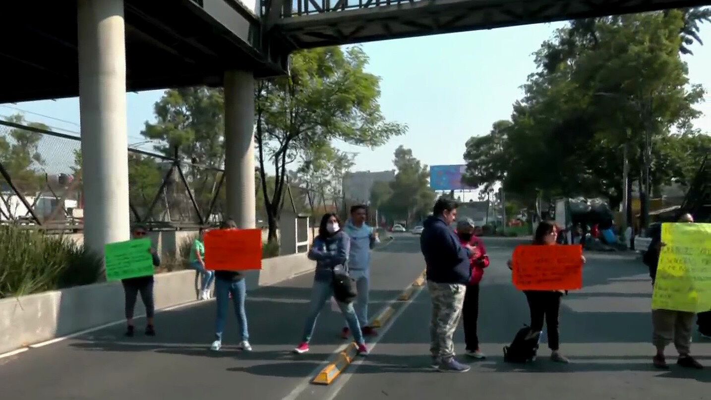 Caos en Eje 3 Oriente Por Padres que Piden Escalera en Escuela N+